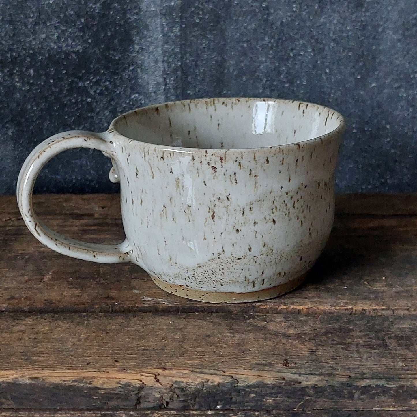 Tasse mit Pilzen
