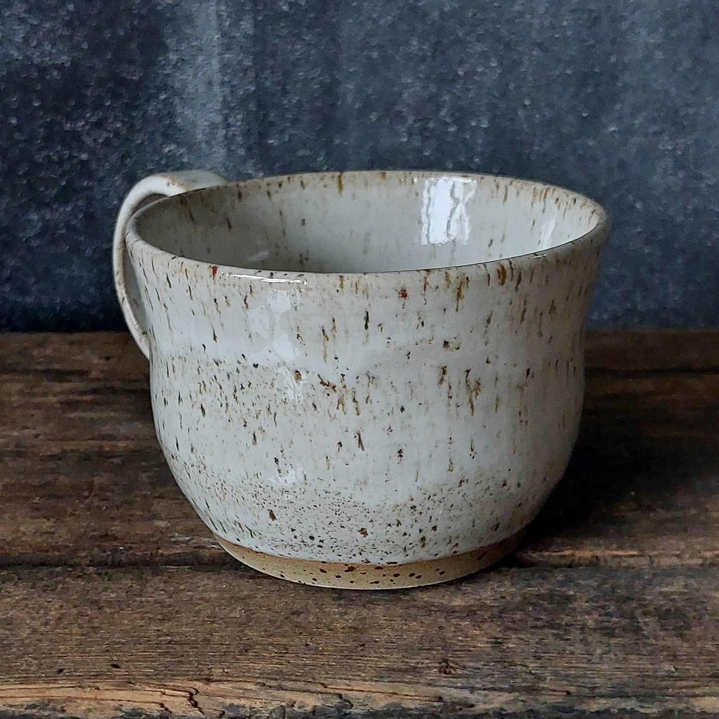 Tasse mit Pilzen