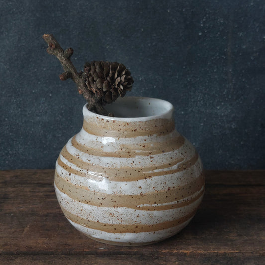 Vase , weiße Streifen