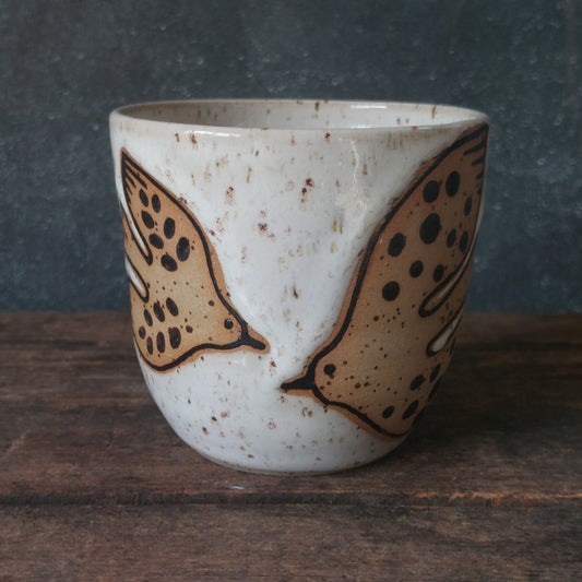Becher, zwei Vögel